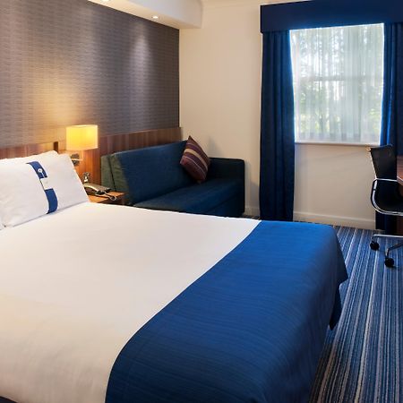 Holiday Inn Express Leeds-East By Ihg Leeds  Esterno foto