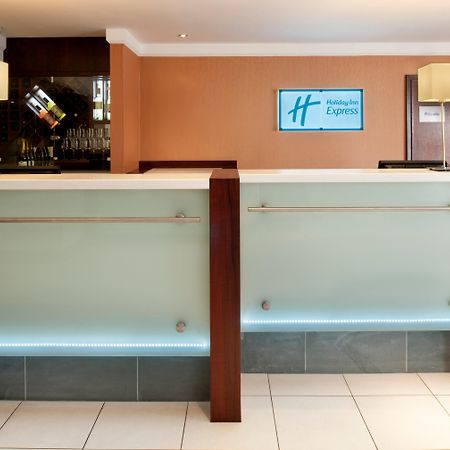 Holiday Inn Express Leeds-East By Ihg Leeds  Esterno foto