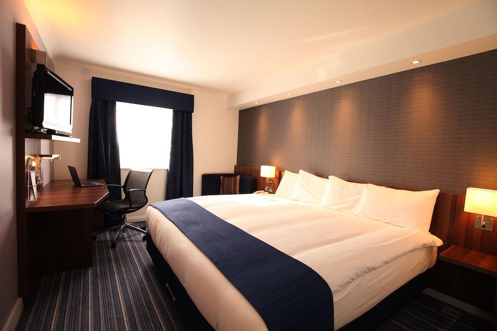 Holiday Inn Express Leeds-East By Ihg Leeds  Esterno foto