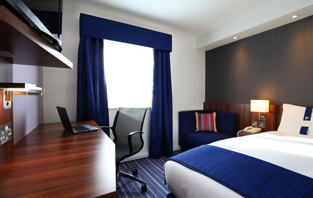 Holiday Inn Express Leeds-East By Ihg Leeds  Esterno foto