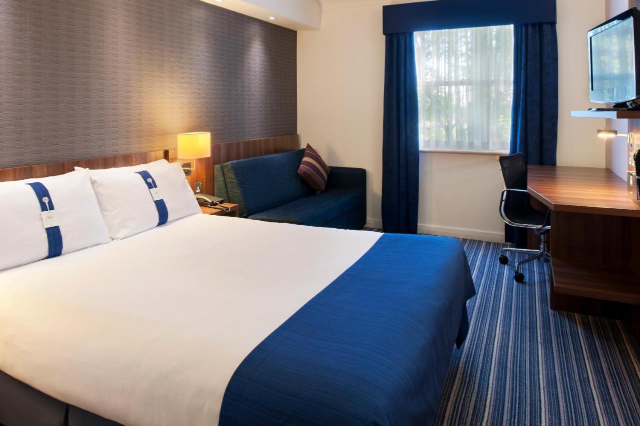 Holiday Inn Express Leeds-East By Ihg Leeds  Esterno foto