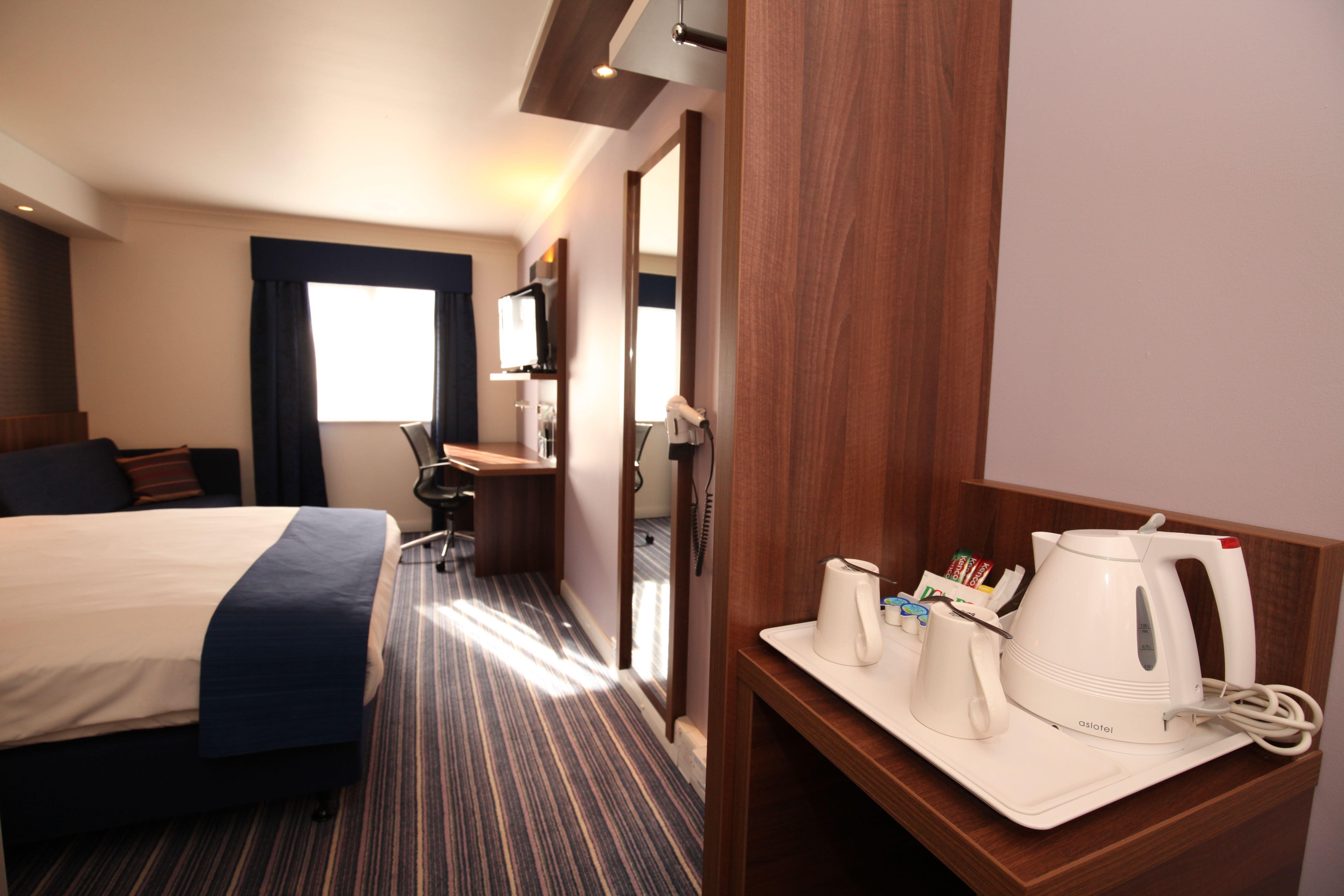 Holiday Inn Express Leeds-East By Ihg Leeds  Esterno foto