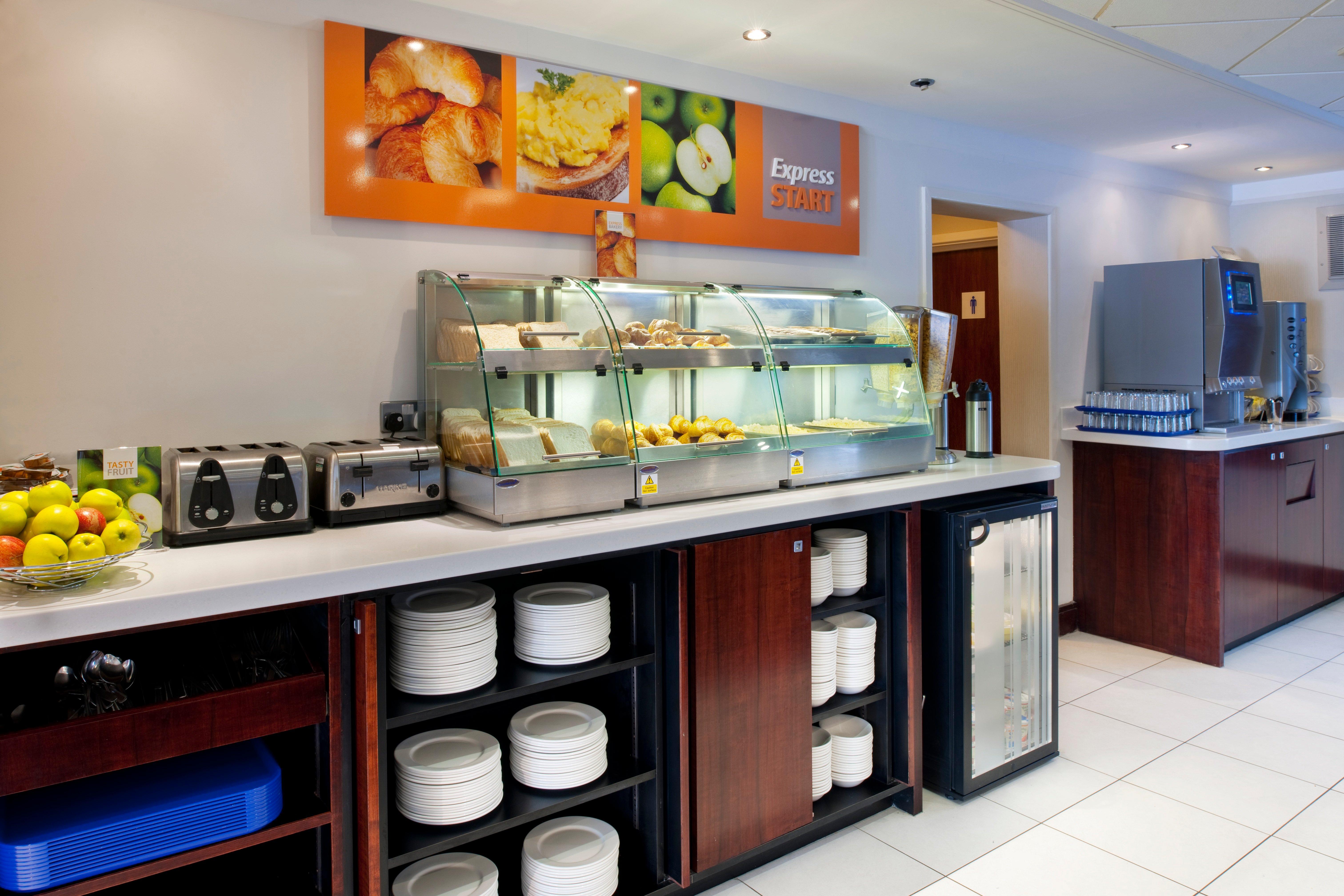 Holiday Inn Express Leeds-East By Ihg Leeds  Esterno foto