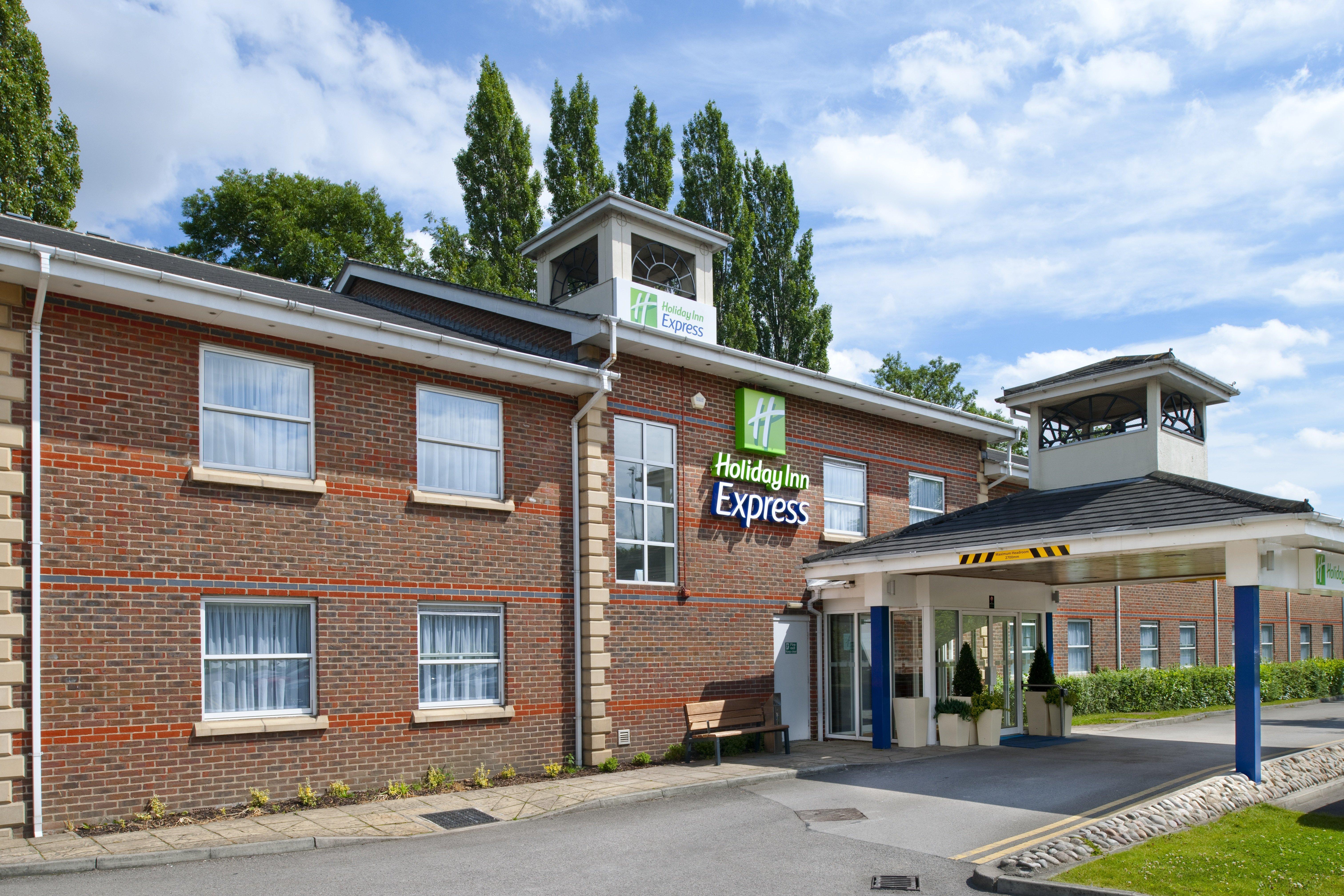 Holiday Inn Express Leeds-East By Ihg Leeds  Esterno foto