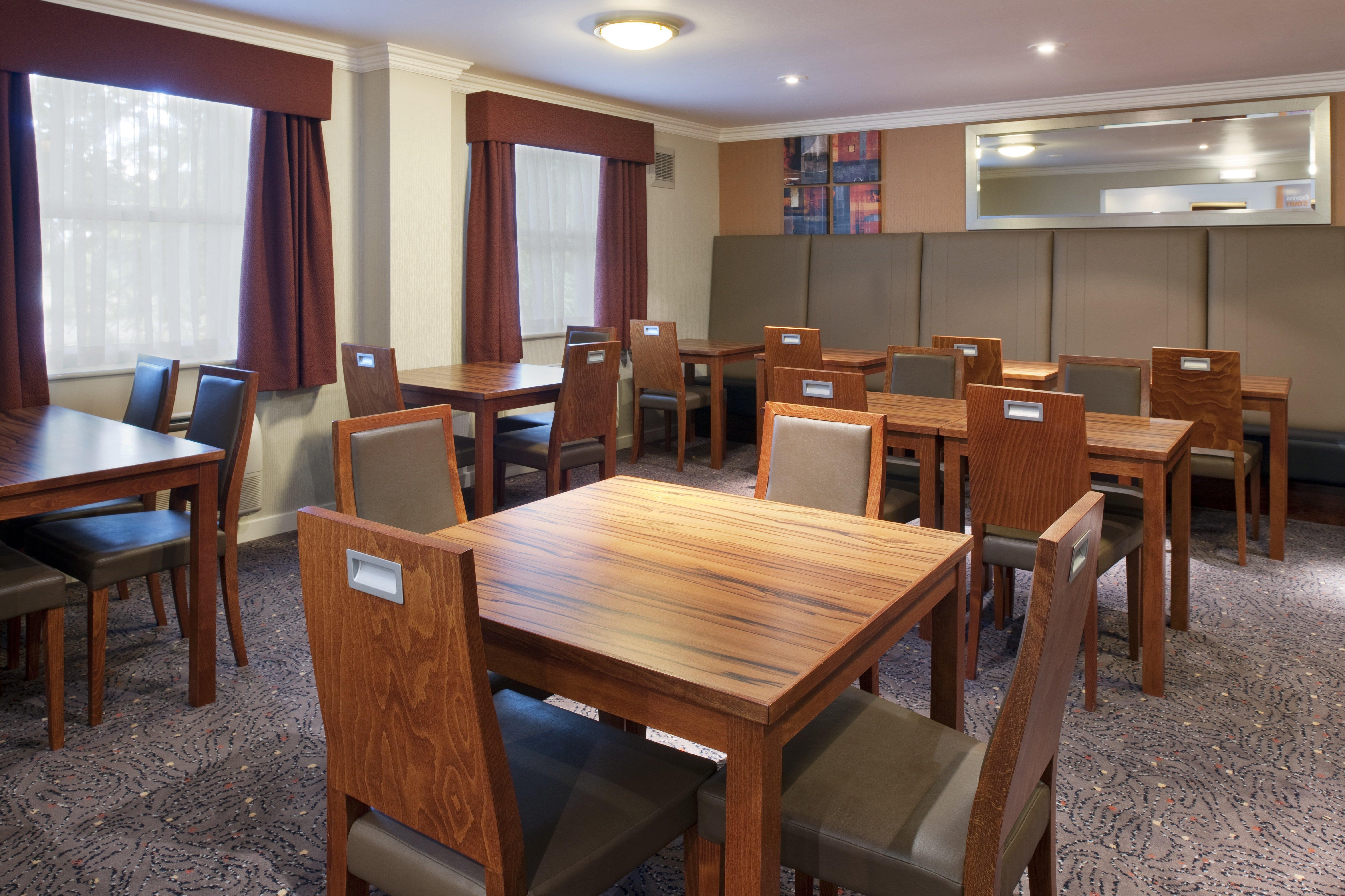 Holiday Inn Express Leeds-East By Ihg Leeds  Esterno foto