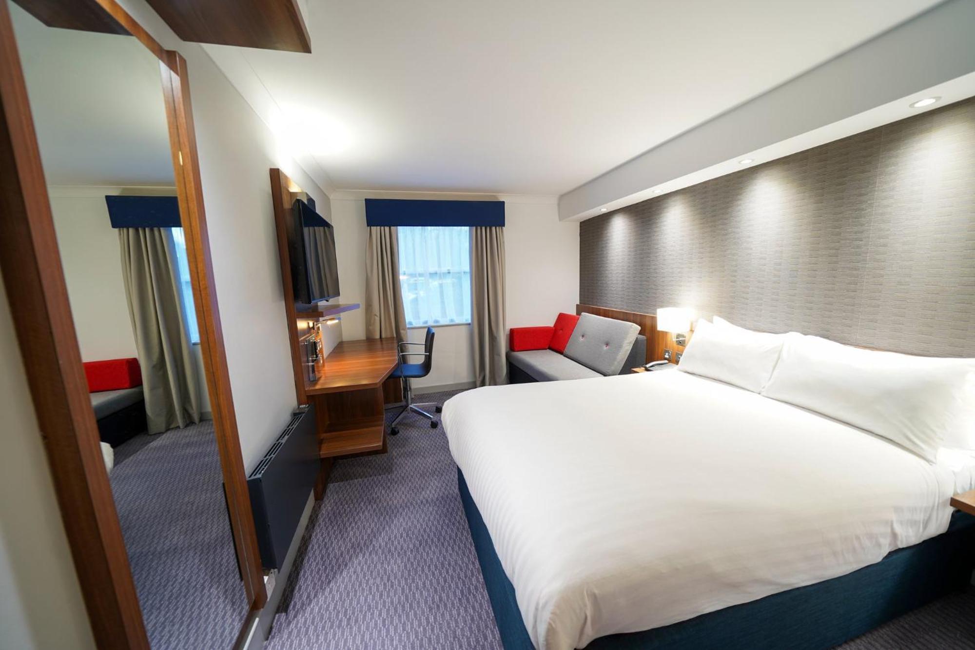 Holiday Inn Express Leeds-East By Ihg Leeds  Esterno foto