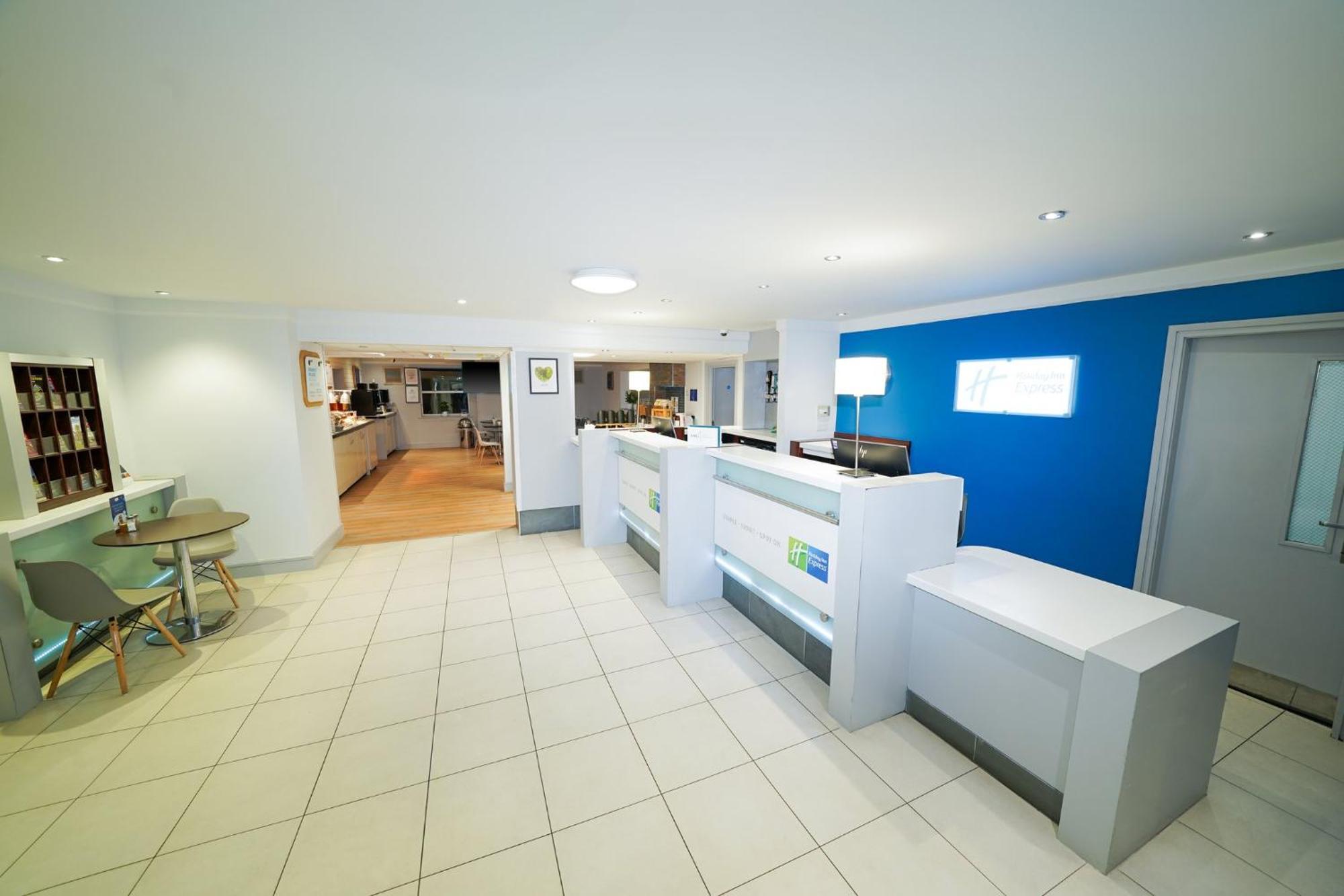 Holiday Inn Express Leeds-East By Ihg Leeds  Esterno foto