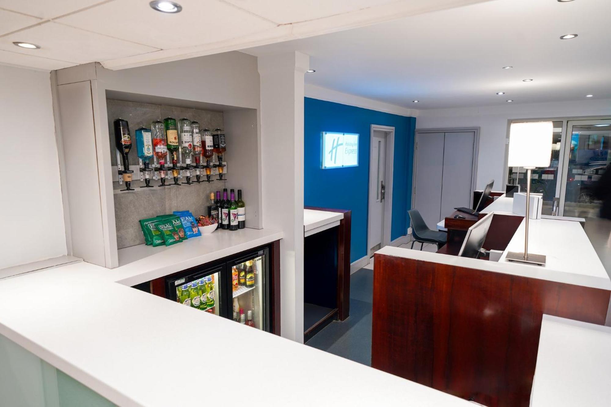 Holiday Inn Express Leeds-East By Ihg Leeds  Esterno foto