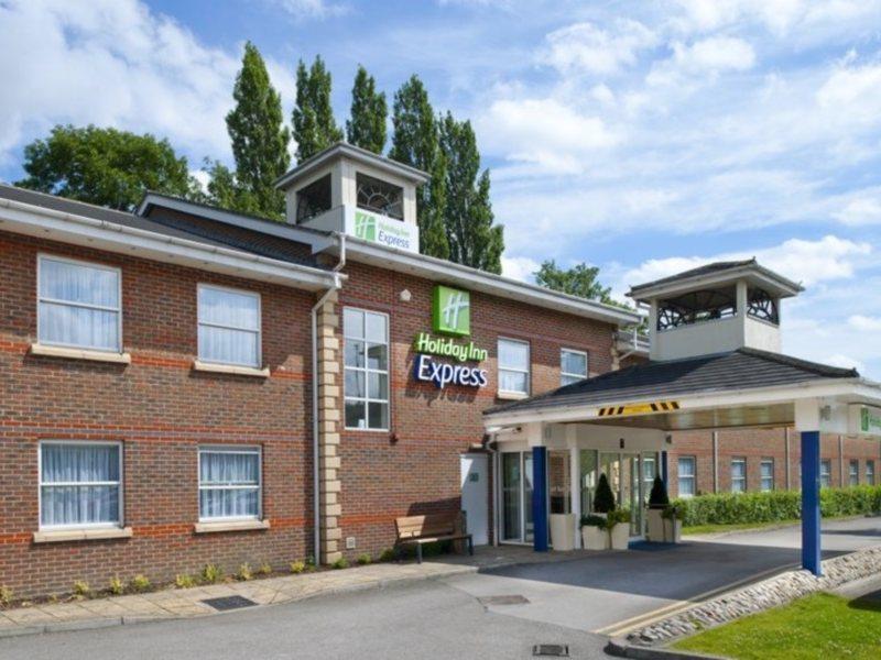 Holiday Inn Express Leeds-East By Ihg Leeds  Esterno foto