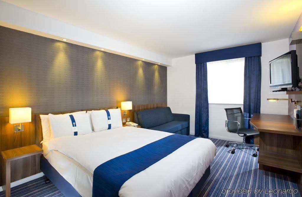 Holiday Inn Express Leeds-East By Ihg Leeds  Esterno foto